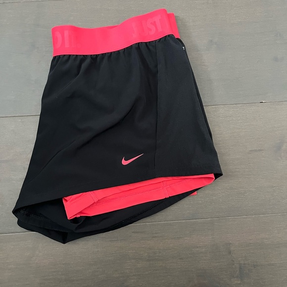 Nike Dri-Fit 5” Running Shorts with Built in compression shorts - Picture 3 of 9